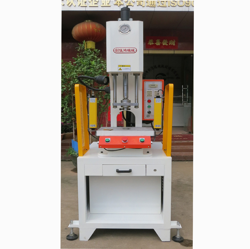 C���������͉�����